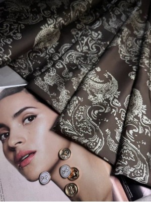 Шелк "Атланта" хакки с принтом "Восточные огурцы"