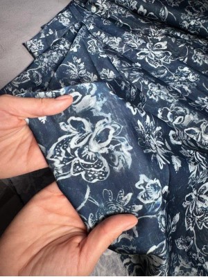 Шелк "Атланта" синий с принтом маленькие цветы