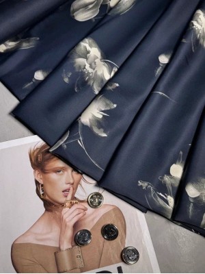 Шелк "Атланта" синий с принтом большими цветами. 