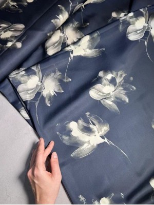 Шелк "Атланта" синий с принтом большими цветами. 