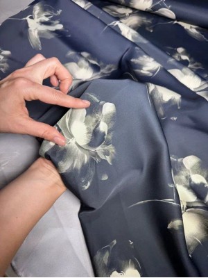 Шелк "Атланта" синий с принтом большими цветами. 