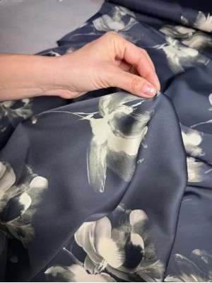 Шелк "Атланта" синий с принтом большими цветами. 