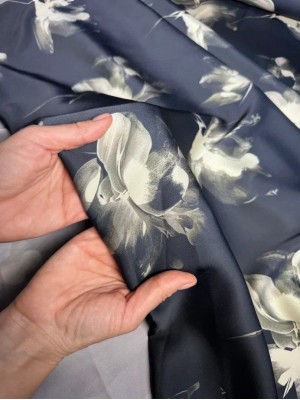 Шелк "Атланта" синий с принтом большими цветами. 