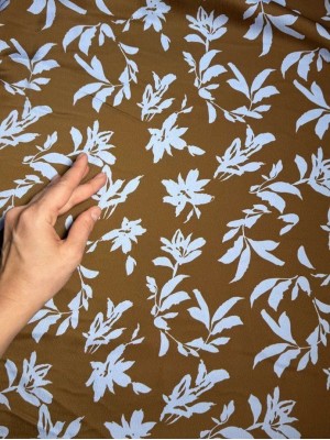 Шелк " Армани " - крэш . Оттенок " Голубые цветы на коричневом"