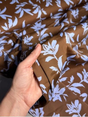 Шелк " Армани " - крэш . Оттенок " Голубые цветы на коричневом"