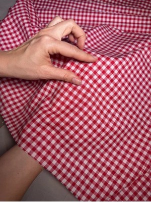 Х/б ткань клетка "Виши" красно-белая. 