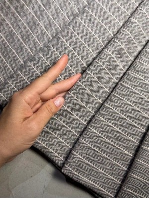Костюмная шерсть "Herringbone". Оттенок  бежево-серый 