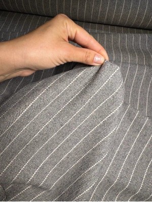 Костюмная шерсть "Herringbone". Оттенок  бежево-серый 