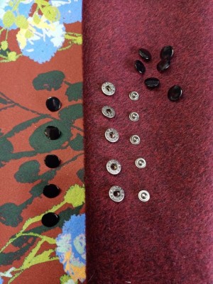 Кнопки пробивные (черные) 