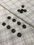 Пуговица с 4 отверстиями (коричневая с прожилками L24)