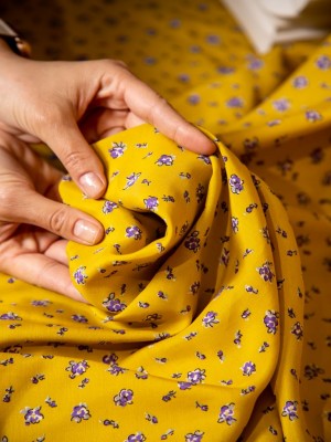 Вискозный шелк с принтом (фиолетовые цветы)
