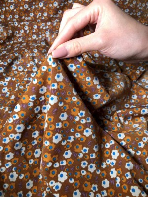Вискозный шелк с принтом (коричневый с цветочками)