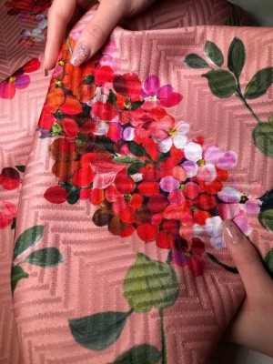 Жаккард (оттенок "Розовый", принт "Красные цветы") 