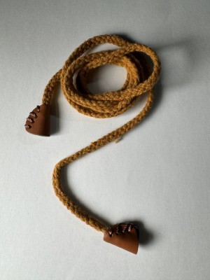 Шнурок вязанный с кож. наконечниками (оттенок "Корица")