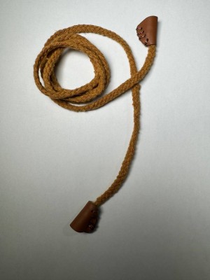 Шнурок вязанный с кож. наконечниками (оттенок "Корица")