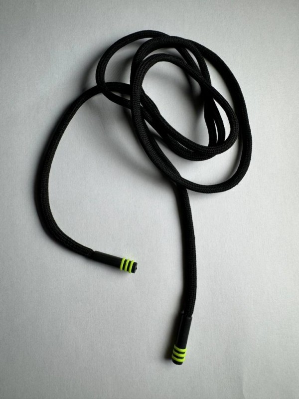 Шнурок с зелеными наконечниками (оттенок "Черный")