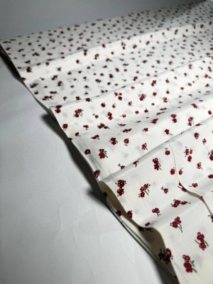 Вискозный шелк (оттенок "Белый", принт "Красные цветы") 