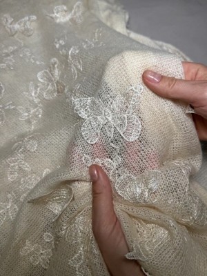 Трикотаж вязаный "Fantasy " с бабочками  (оттенок  молочный)