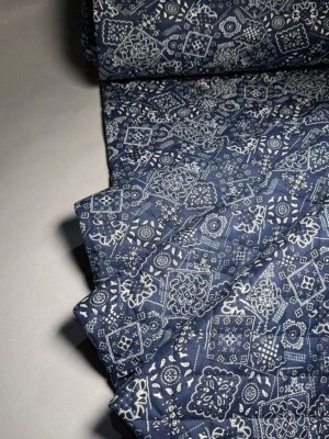 Стежёная с синим рисунком