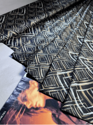 Шелк " Армани " Оттенок " Золотистые ромбы на черном "