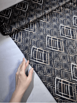 Шелк " Армани " Оттенок " Золотистые ромбы на черном "