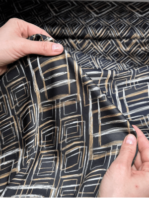 Шелк " Армани " Оттенок " Золотистые ромбы на черном "