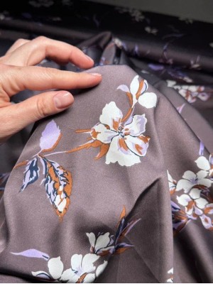 Шелк " Армани " Оттенок " Бело-сиреневые цветы "