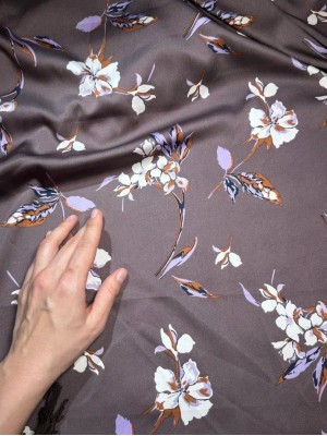 Шелк " Армани " Оттенок " Бело-сиреневые цветы "