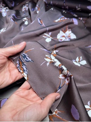 Шелк " Армани " Оттенок " Бело-сиреневые цветы "