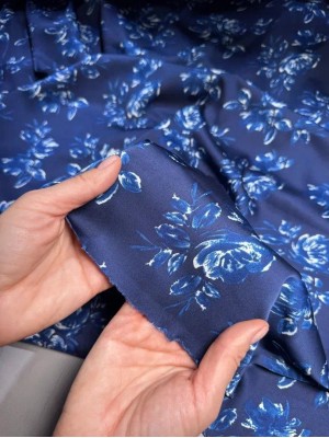 Шелк " Армани " . Оттенок " Синие цветы"