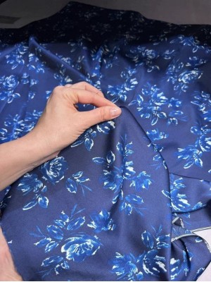 Шелк " Армани " . Оттенок " Синие цветы"