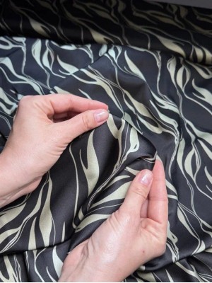 Шелк " Армани " . Оттенок " Фисташковая абстракция на черном "