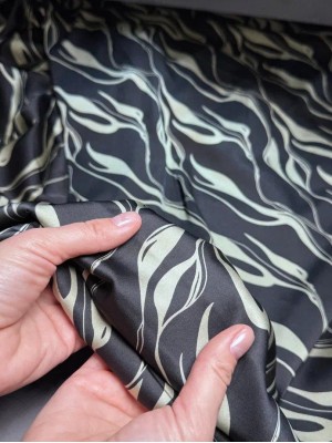 Шелк " Армани " . Оттенок " Фисташковая абстракция на черном "