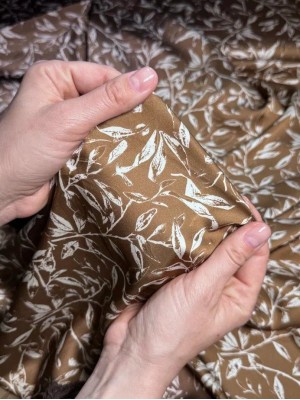 Шелк " Армани " . Оттенок " Коричневый с белыми цветами"