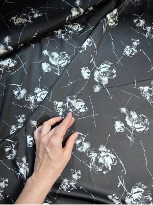 Шелк " Армани " . Оттенок " Белые розы на черном"